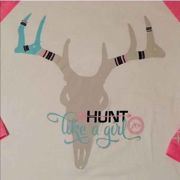 SALE - Hunt like a girl t-shirt. CUTE - Picture 2 of 8